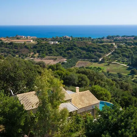 Skala Sleeps 4 Pool Air Con Wifi Vila